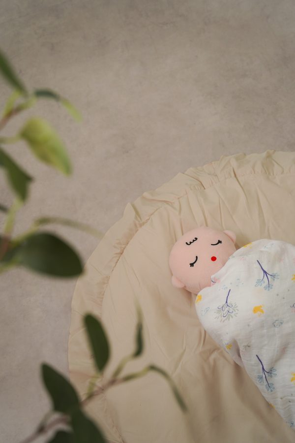 ねんねの赤ちゃんとグリーン